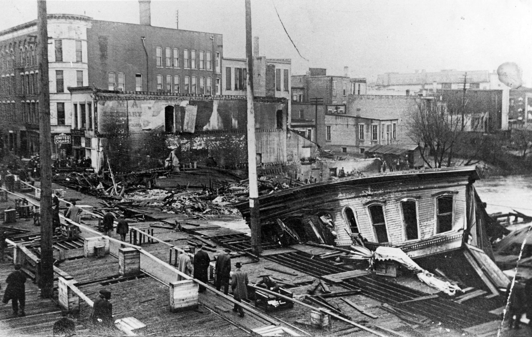 GazetteHistory_MilwaukeeBridge_1